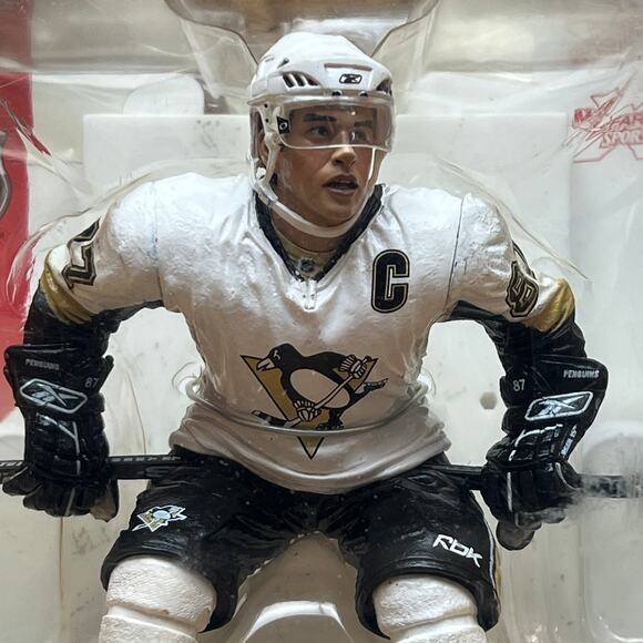 McFarlane Toys 2007 NHL Pittsburgh Penguins Sidney Crosby Ser. 16 Action Figure* - Picture 7 of 7